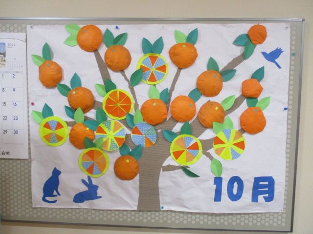 長泉デイサービス　10月の掲示物作り「みかんの樹」
