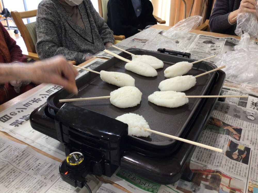 藤枝市デイサービス_1月のおやつ作り_五平餅