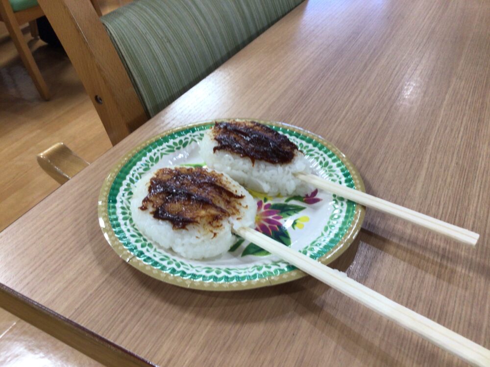 高柳デイサービス　1月のおやつ作り「五平餅」