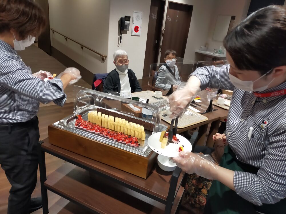 静岡市葵区デイサービス_母の日のイベントケーキバイキング