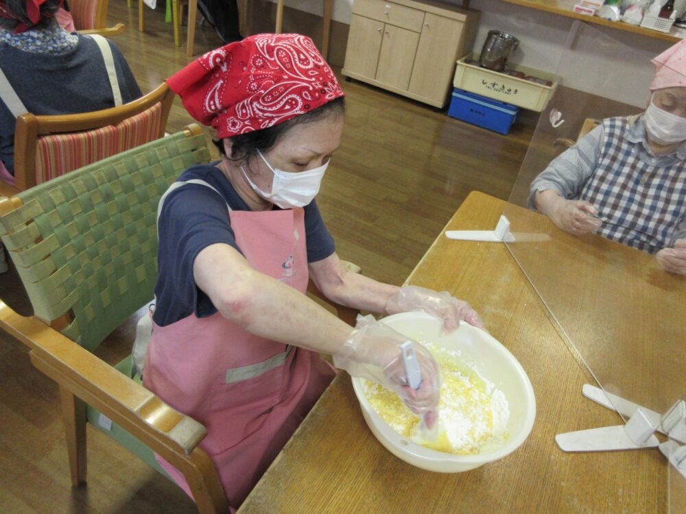静岡市清水区デイサービス_おやつ教室たまご蒸しパン