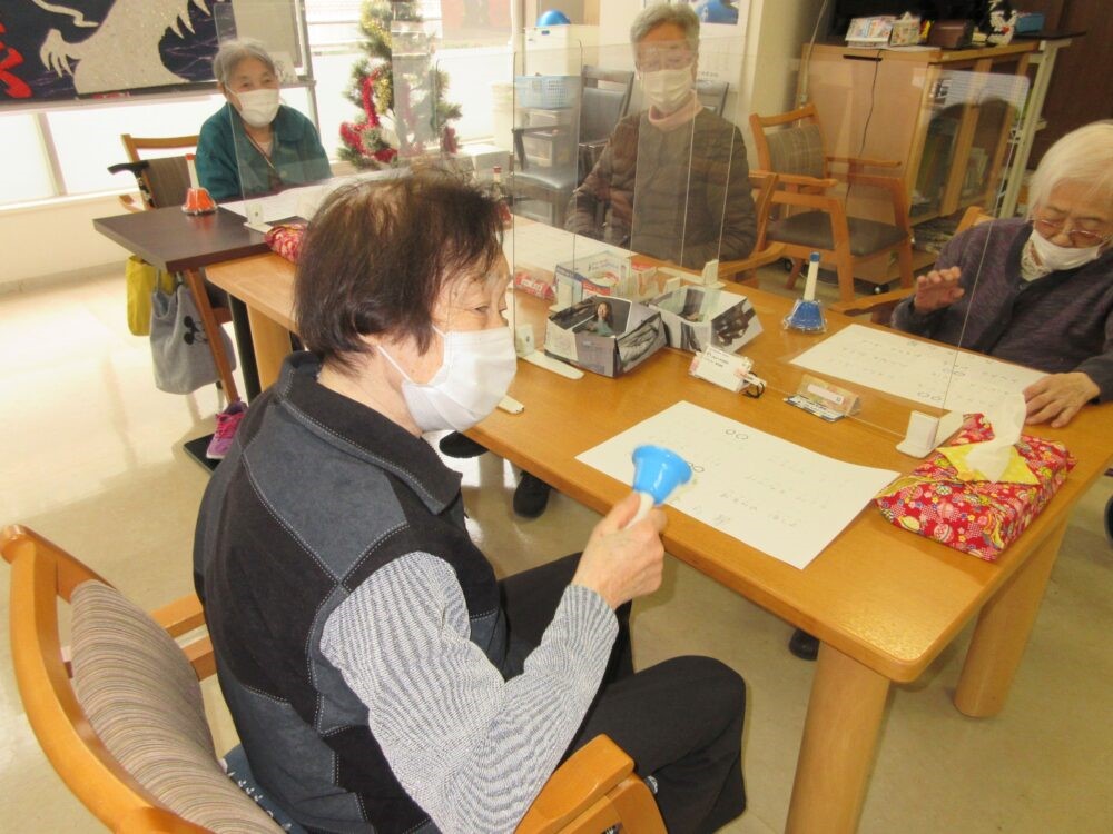 静岡市清水区デイサービス_クリスマス会にむけたハンドベル練習