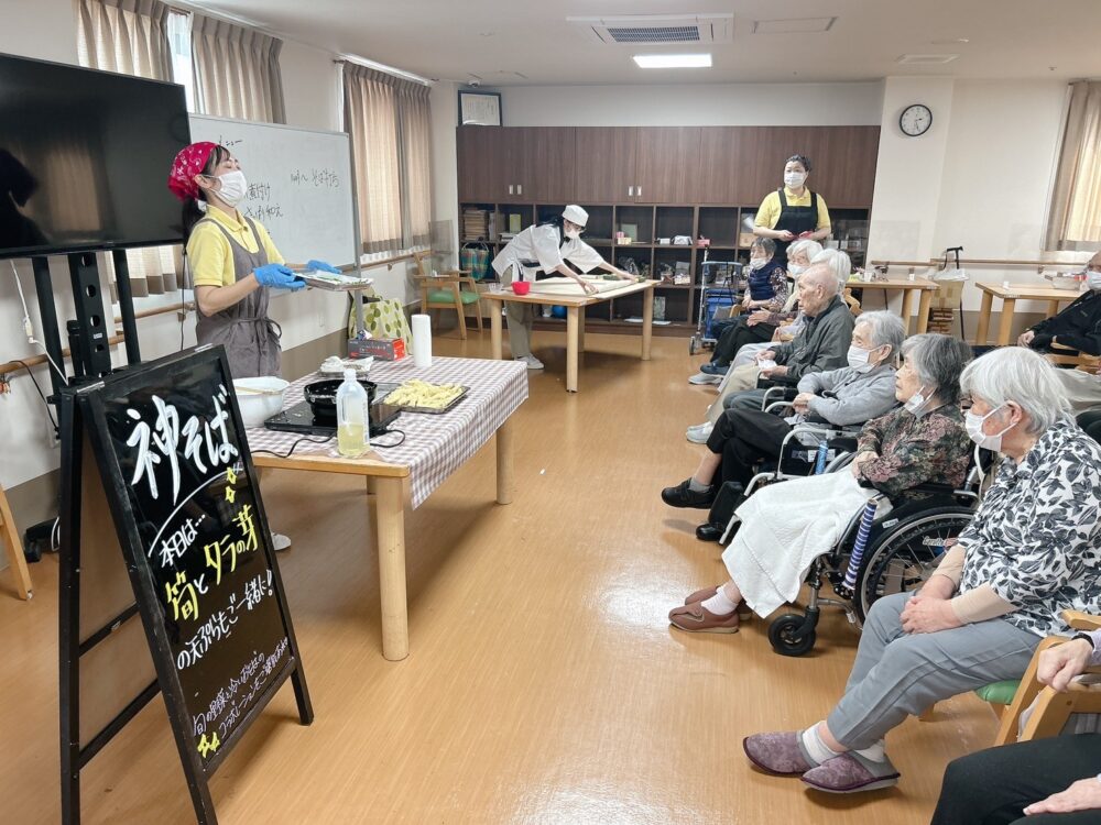 藤枝市デイサービス_「筍とタラの芽の天ぷら蕎麦」