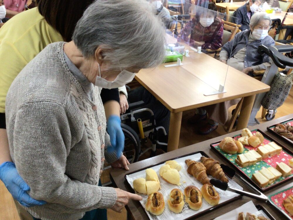 藤枝市デイサービス_春のパン祭り