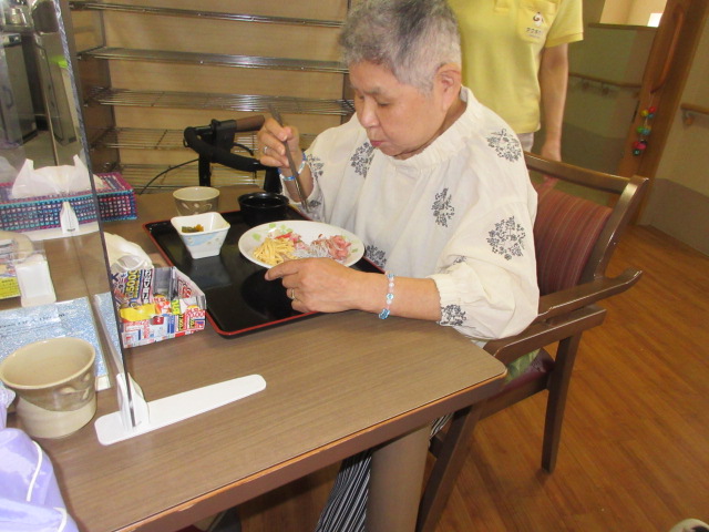 富士市デイサービス_ちらし寿司とボーリング大会