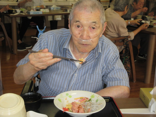 富士市デイサービス_ちらし寿司とボーリング大会