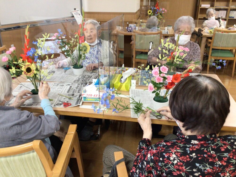 藤枝市デイサービス_6月のフラワーアレジメント