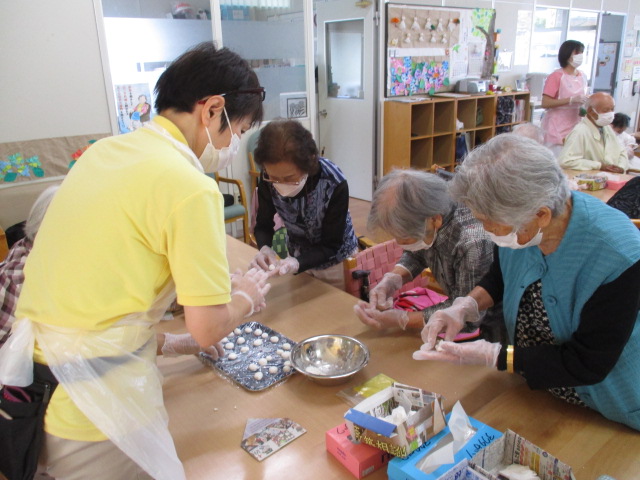 牧之原市デイサービス_あんみつ作り