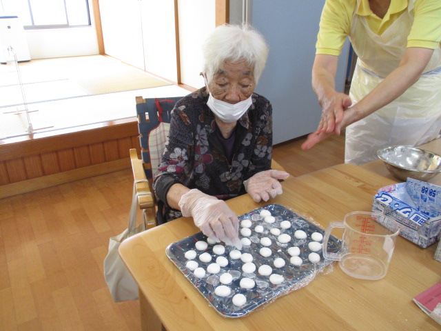 牧之原市デイサービス_あんみつ作り