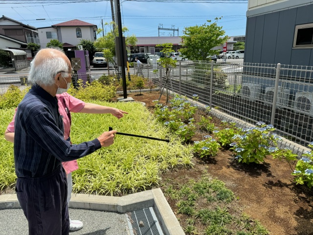 藤枝市デイサービス_屋外歩行訓練