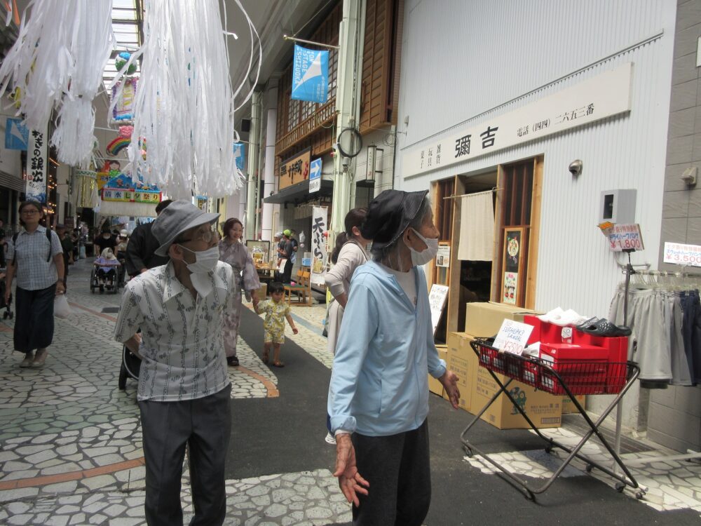 静岡市清水区デイサービス_屋外歩行訓練清水七夕祭り