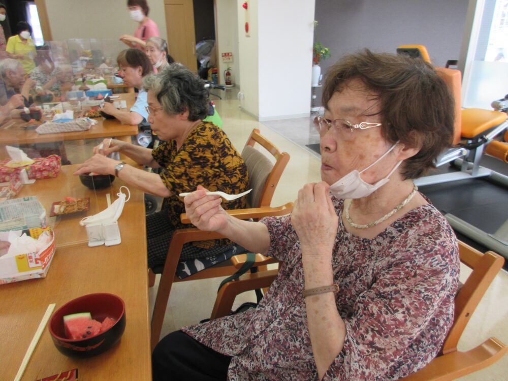 静岡市清水区デイサービス_スイカ割り海の家風味