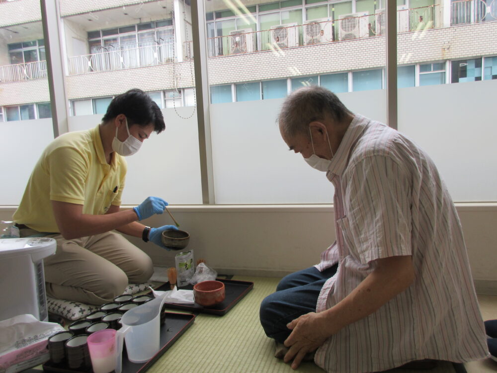 清水銀座デイサービス　お月見レク「手作りまんじゅう～抹茶を添えて～」