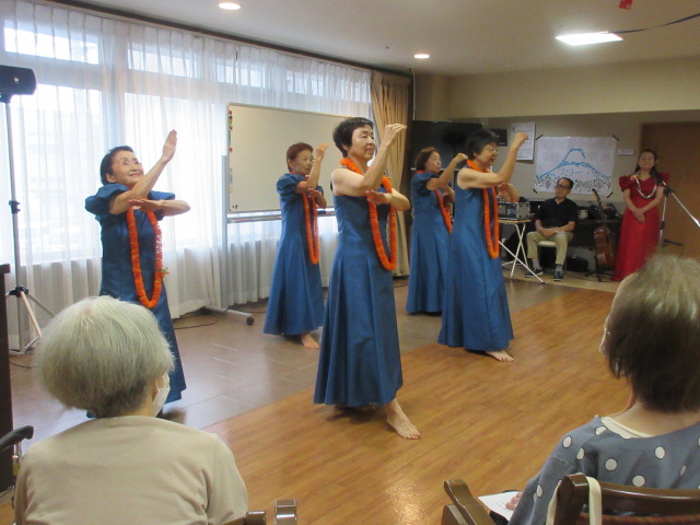 富士市デイサービス_フラダンスギター演奏