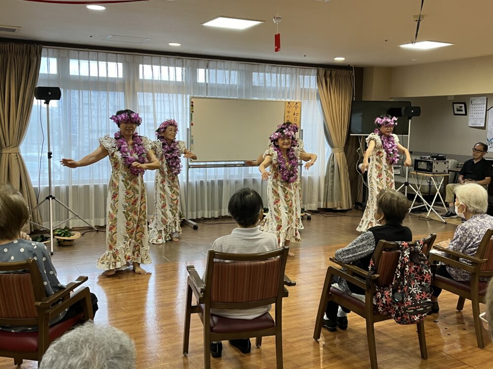 富士市デイサービス_フラダンスギター演奏