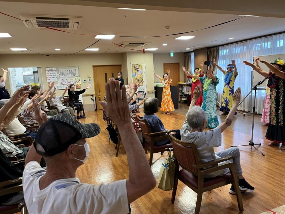 富士市デイサービス_フラダンスギター演奏