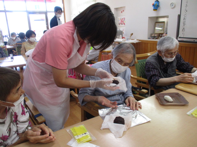 牧之原市デイサービス_おはぎ作り