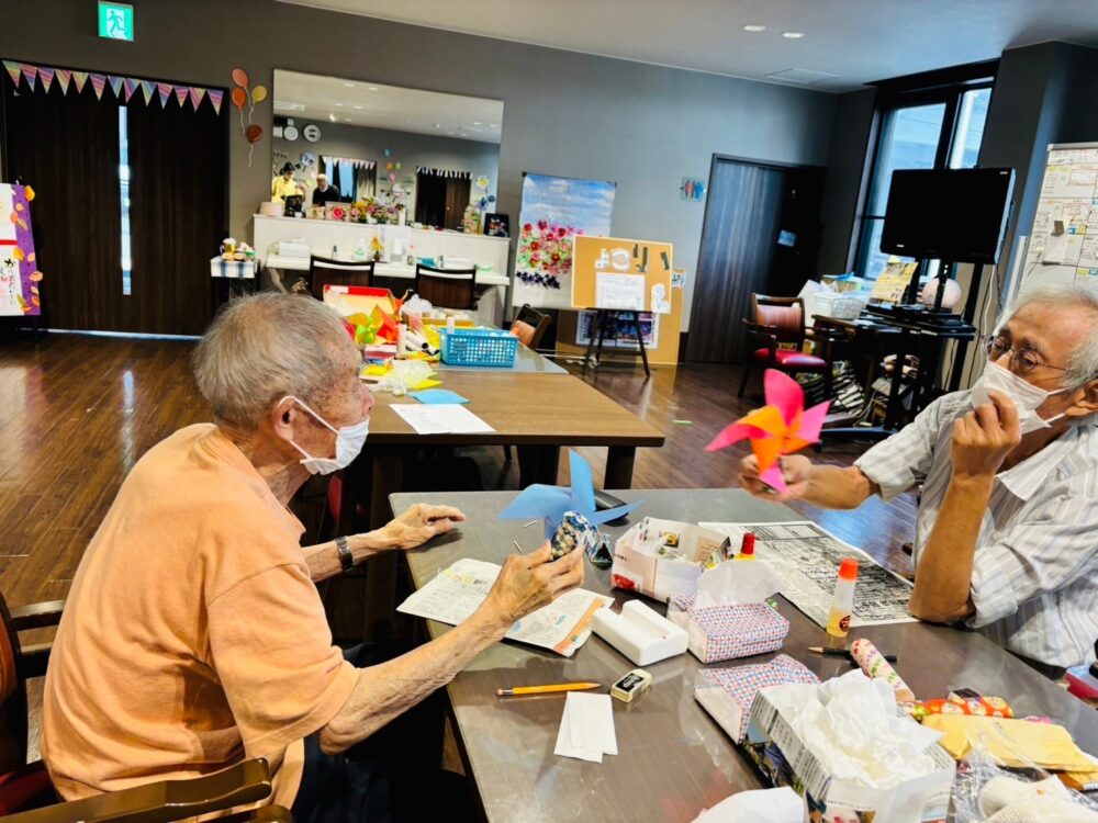 静岡市駿河区デイサービス_H様の風車作り教室