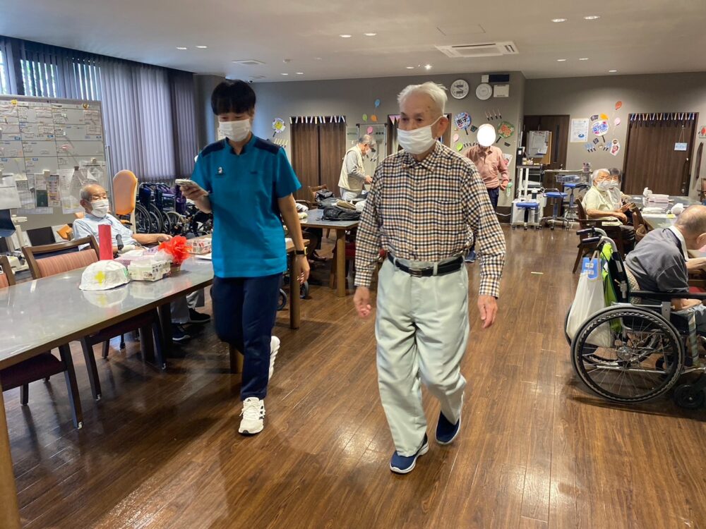 静岡市駿河区デイサービス_歩行促進いつまでも自分の足で