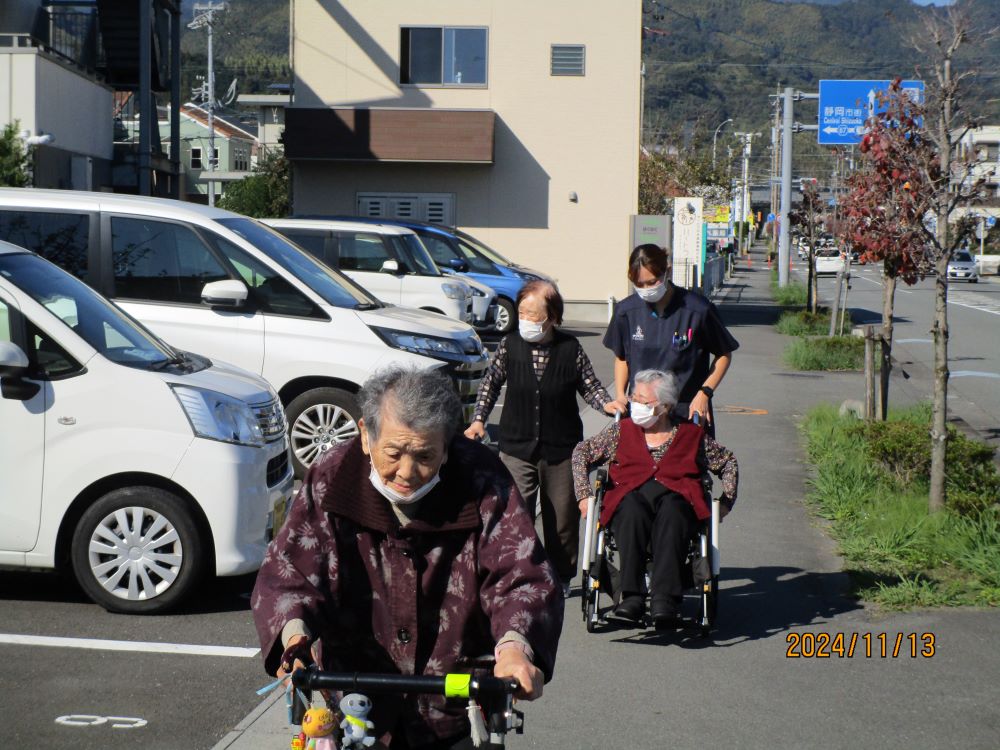 押切デイサービス 　食べ歩きツアー「吉野寿司」第3弾