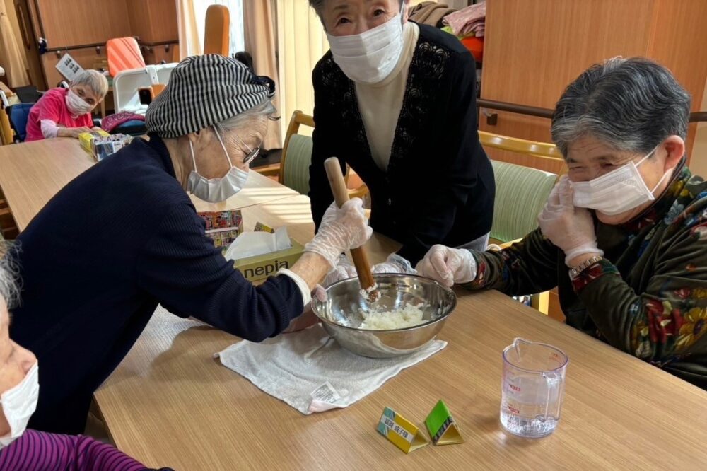 駿東郡長泉町デイサービス_生活リハビリ事例お箸が持てるようになりました