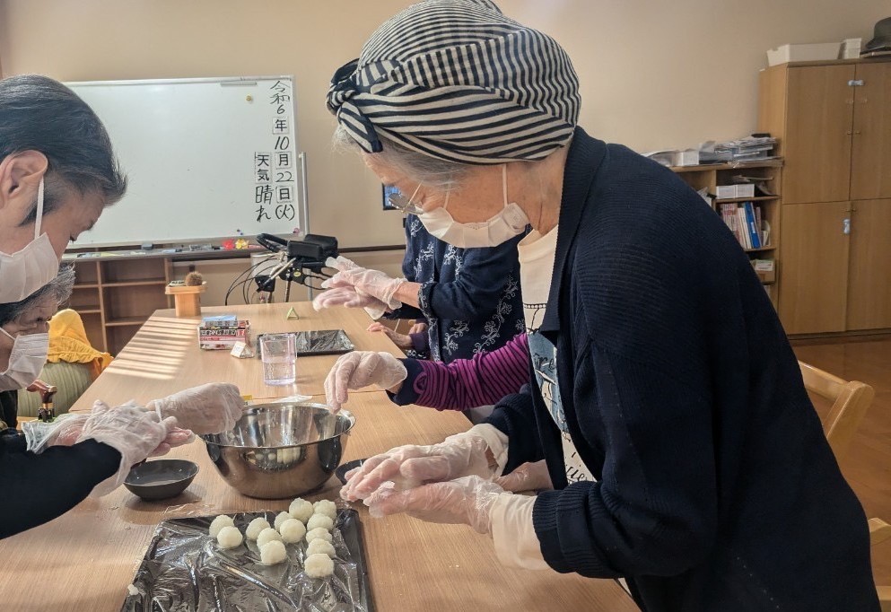 駿東郡長泉町デイサービス_生活リハビリ事例お箸が持てるようになりました