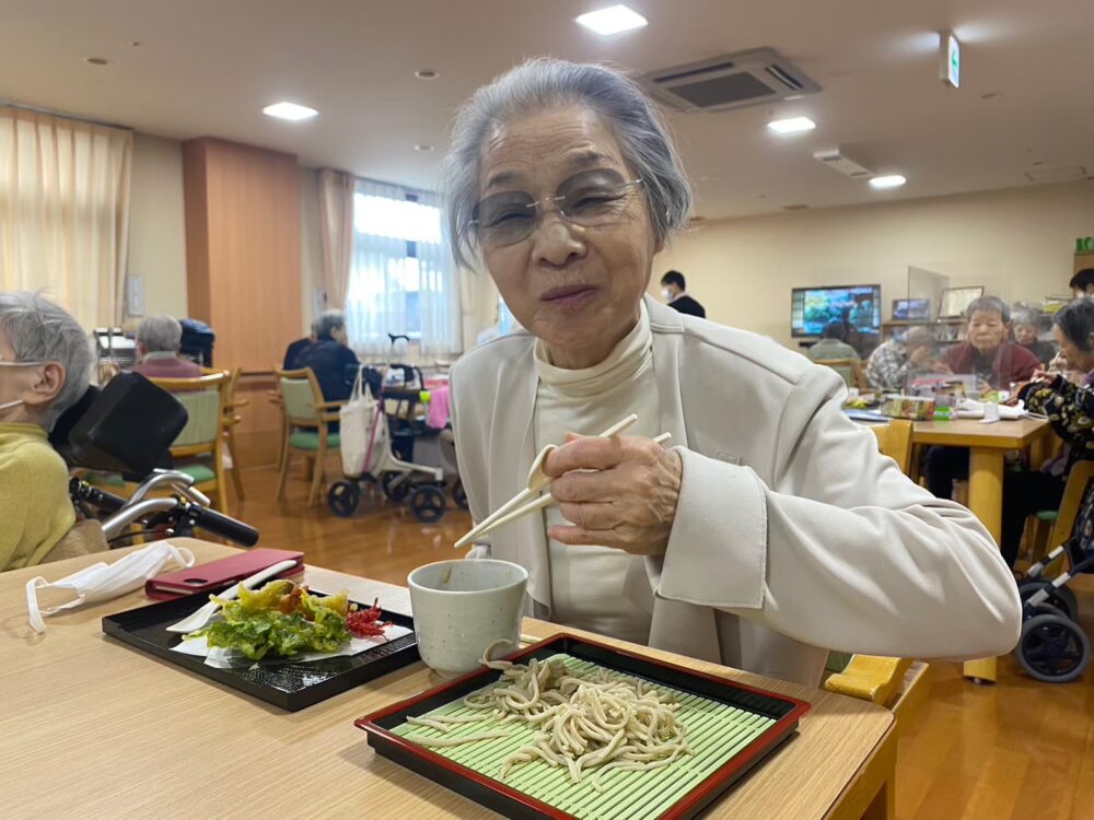 駿東郡長泉町デイサービス_生活リハビリ事例お箸が持てるようになりました