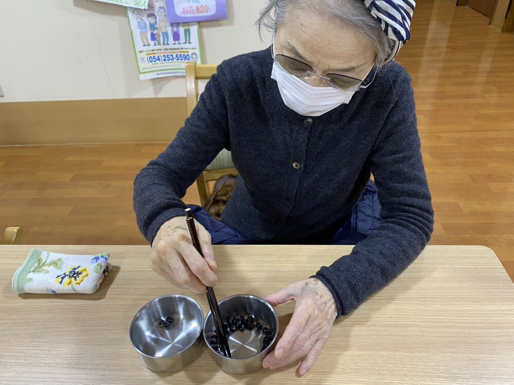 駿東郡長泉町デイサービス_生活リハビリ事例お箸が持てるようになりました