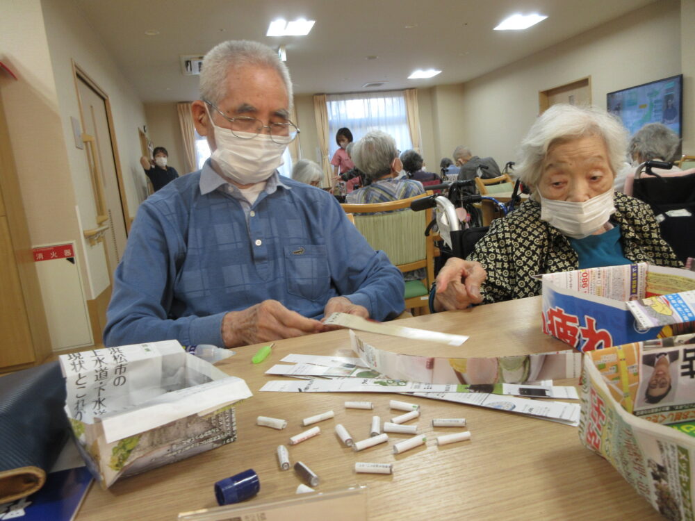 浜松市デイサービス＿展覧会に向けた創作活動②リハビリ効果に注目した個人全体制作