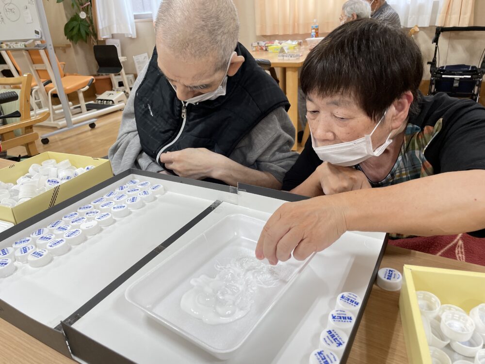 浜松市デイサービス＿展覧会に向けた創作活動①リハビリ効果に注目したグループ制作