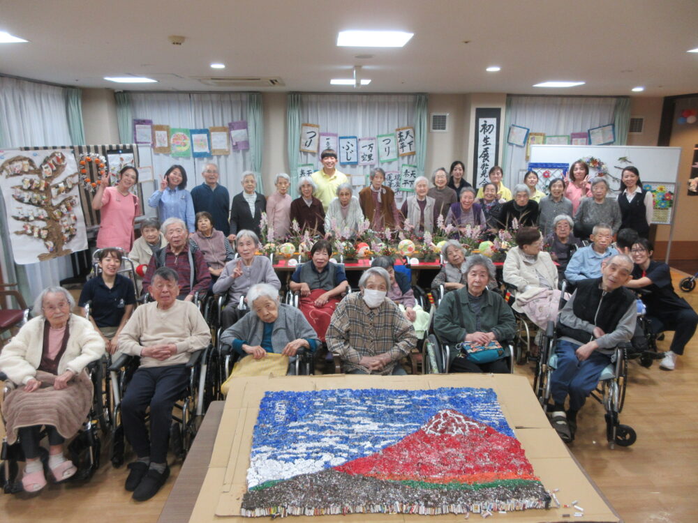 浜松市デイサービス＿展覧会に向けた創作活動②リハビリ効果に注目した個人全体制作