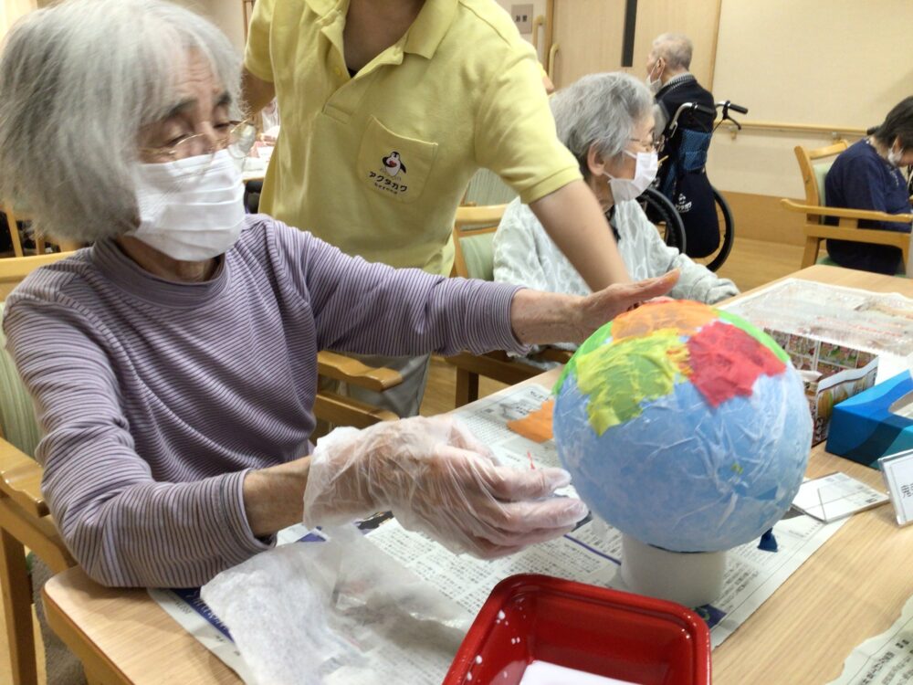 浜松市デイサービス＿展覧会に向けた創作活動②リハビリ効果に注目した個人全体制作