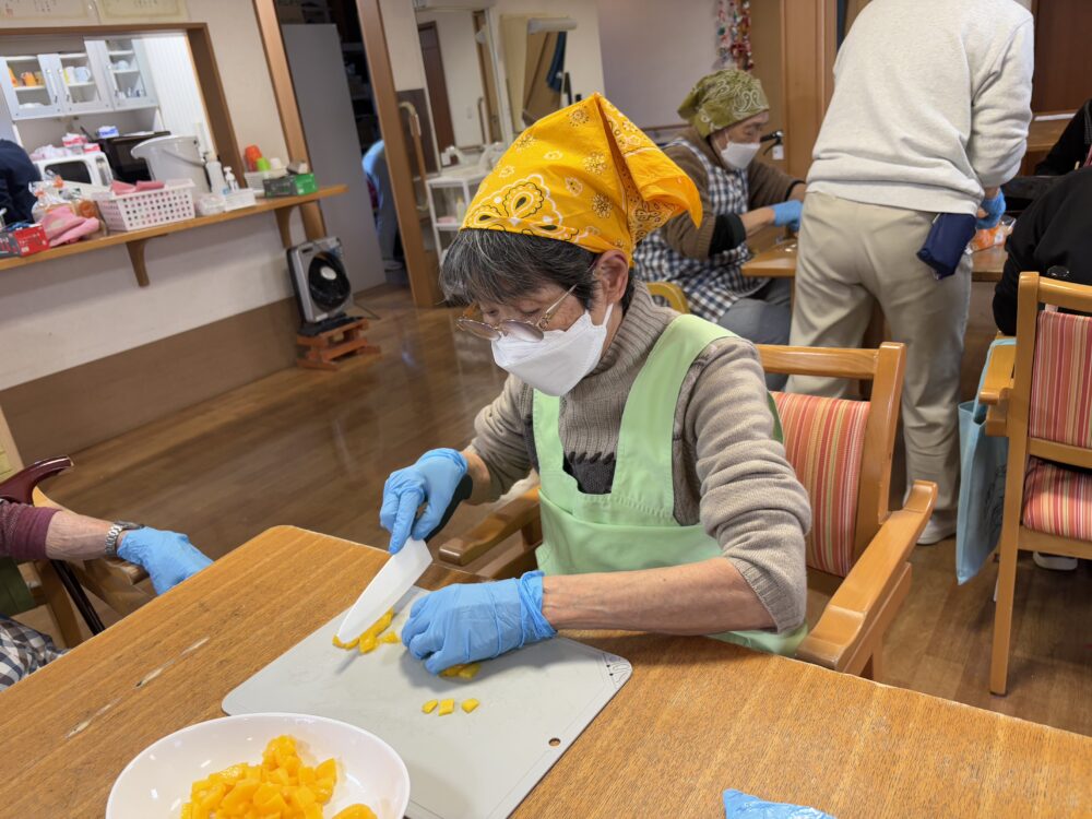 静岡市清水区デイサービス_クリスマスケーキ作り2024