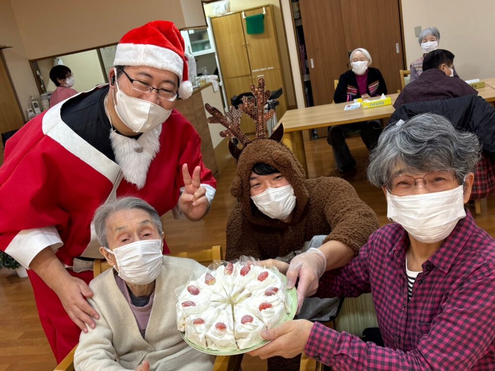 長泉デイサービス　クリスマス会2024～ハンドベルが織りなす虹色の音～