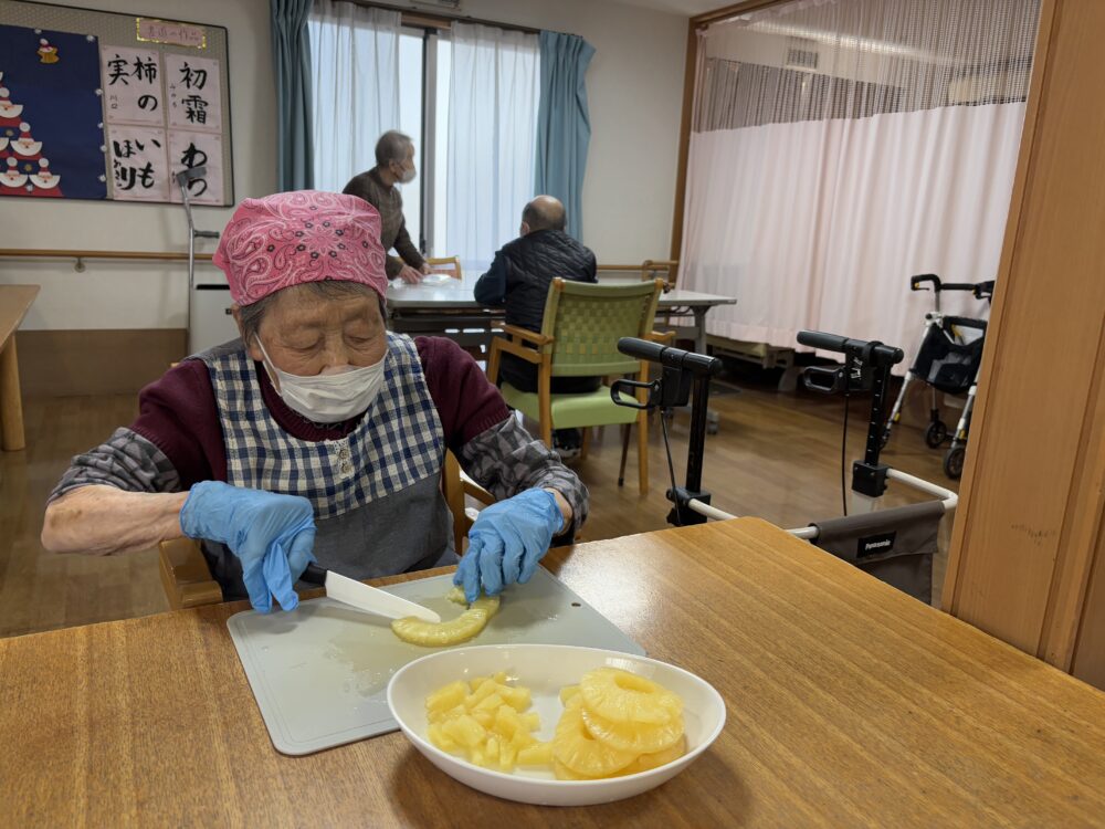 静岡市清水区デイサービス_クリスマスケーキ作り2024