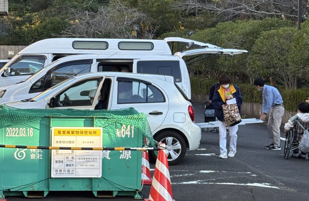 静岡市清水区デイサービス_12月屋外歩行訓練 静岡県立美術館