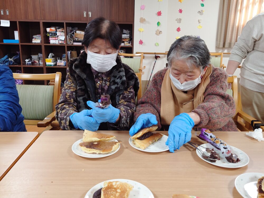 藤枝市老人ホーム_1月どら焼き作り