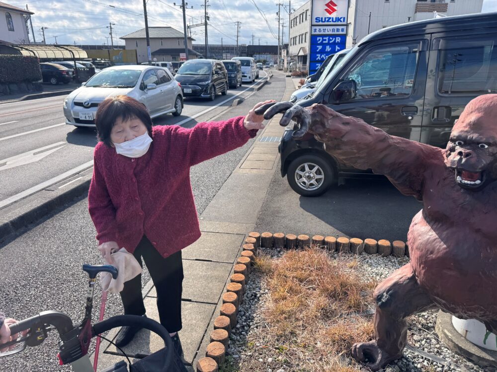 藤枝市デイサービス_ゴリラ散歩