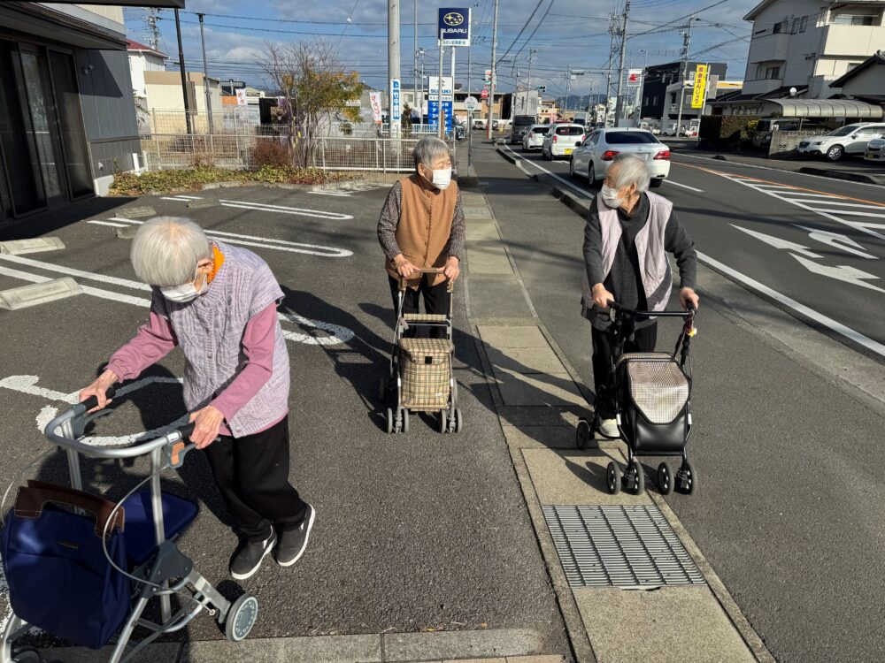 藤枝市デイサービス_ゴリラ散歩