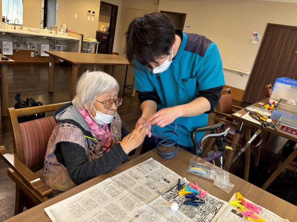 静岡市清水区デイサービス_あかりをつけましょぼんぼりにひな人形誕生