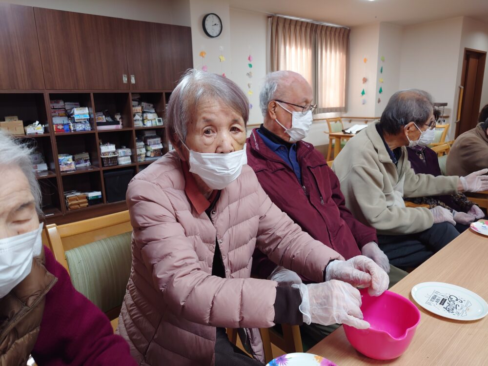 藤枝市デイサービス_バレンタインデコレーションドーナツ