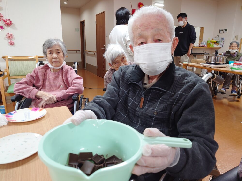 藤枝市デイサービス_バレンタインデコレーションドーナツ