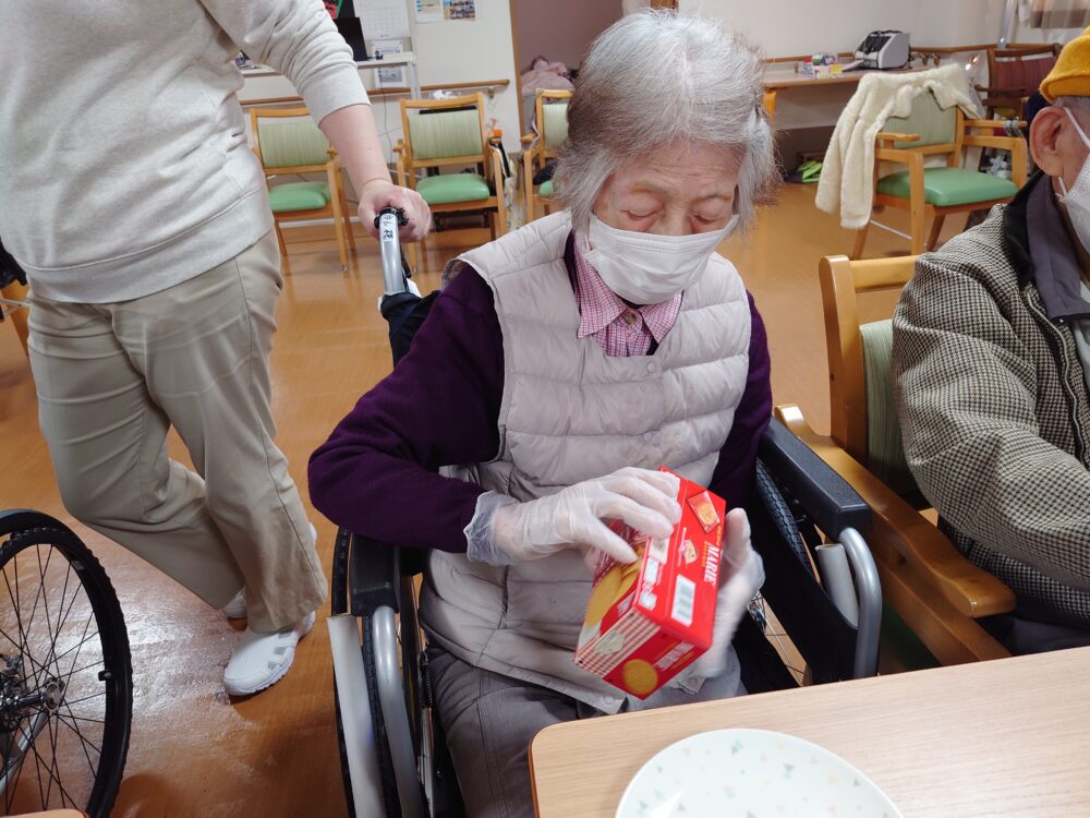 藤枝市デイサービス_バレンタインデコレーションドーナツ