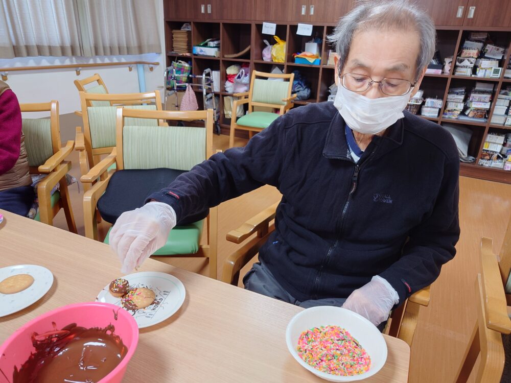 藤枝市デイサービス_バレンタインデコレーションドーナツ