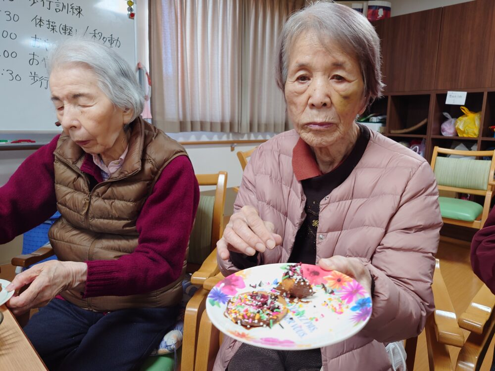 藤枝市デイサービス_バレンタインデコレーションドーナツ