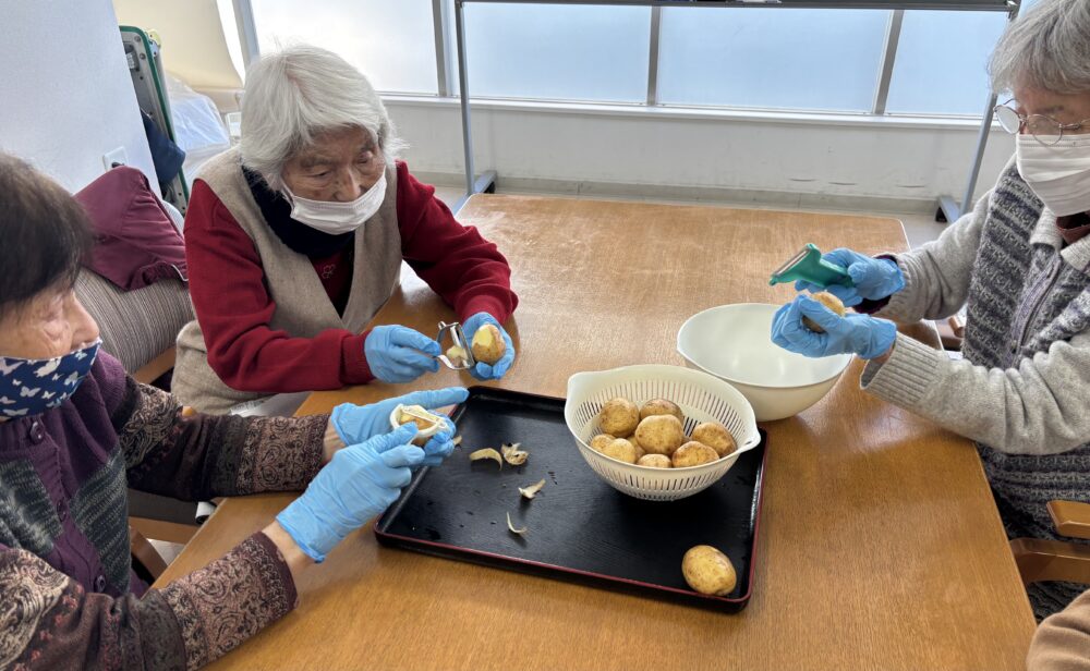 静岡市清水区デイサービス_おやつレクいももち善哉と抹茶