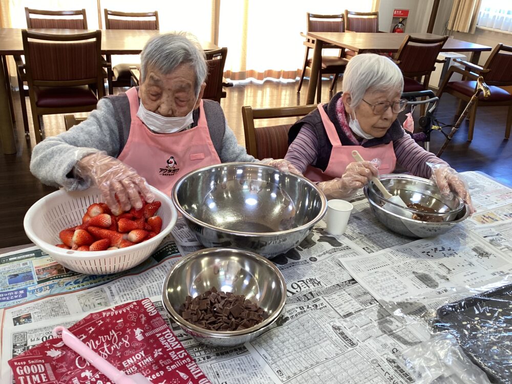 静岡市清水区デイサービス_生活リハビリクラブ押切料理クラブいちごのチョコフォンデュ