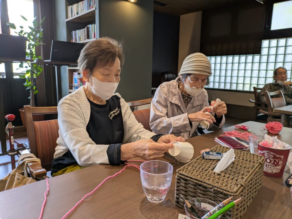静岡市葵区デイサービス_ペーパーカップクラフト