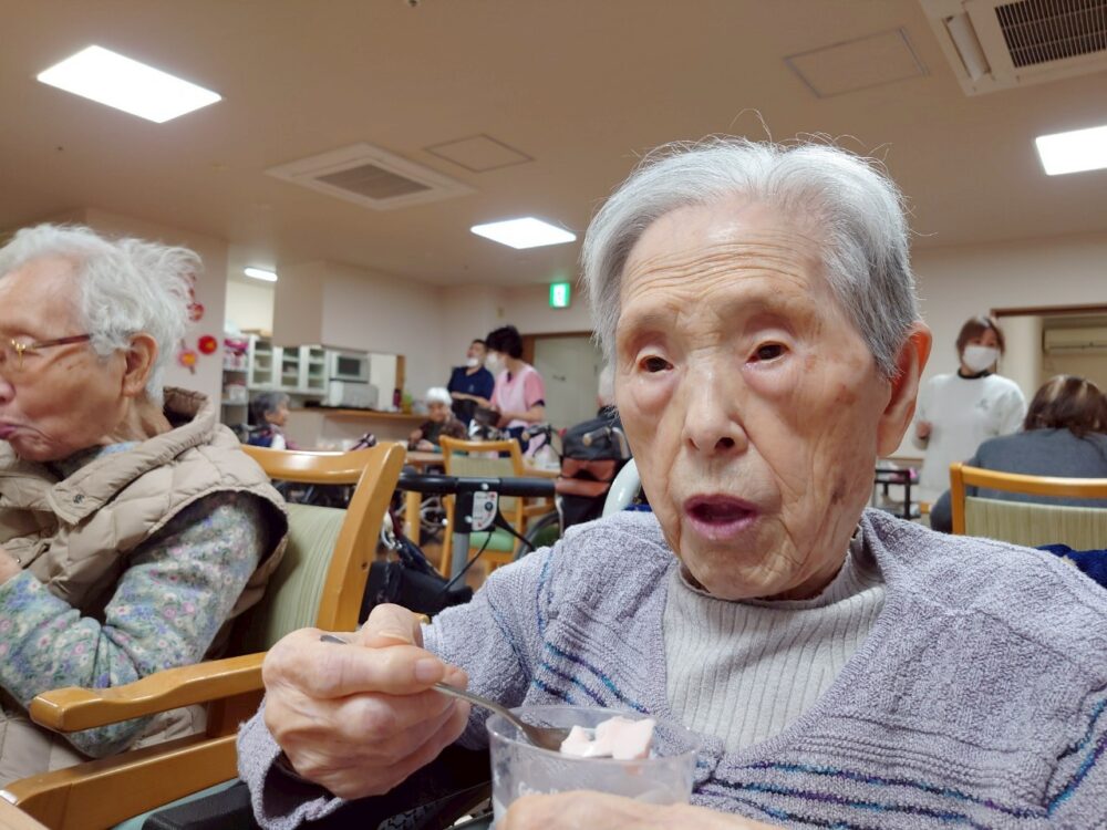 藤枝市デイサービス_4月さくらムースでおやつレク