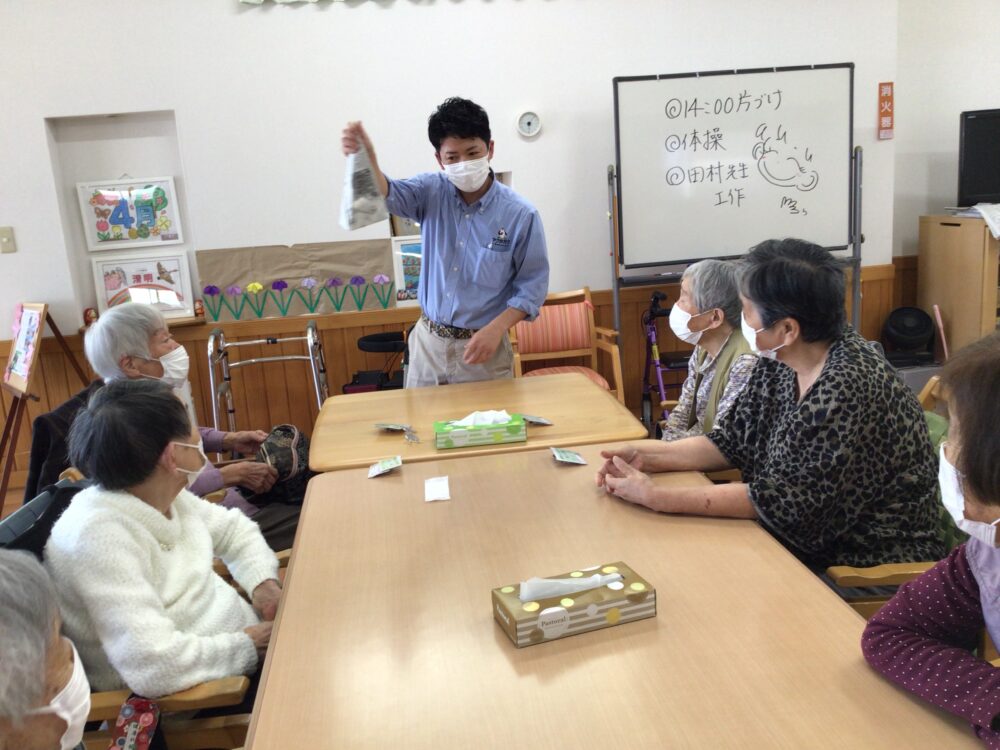 牧之原市デイサービス_端午の節句兜づくり